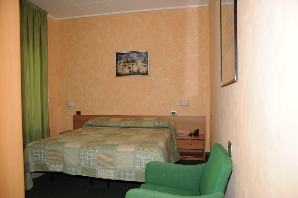 Hotel Valentini Inn Foligno Extérieur photo