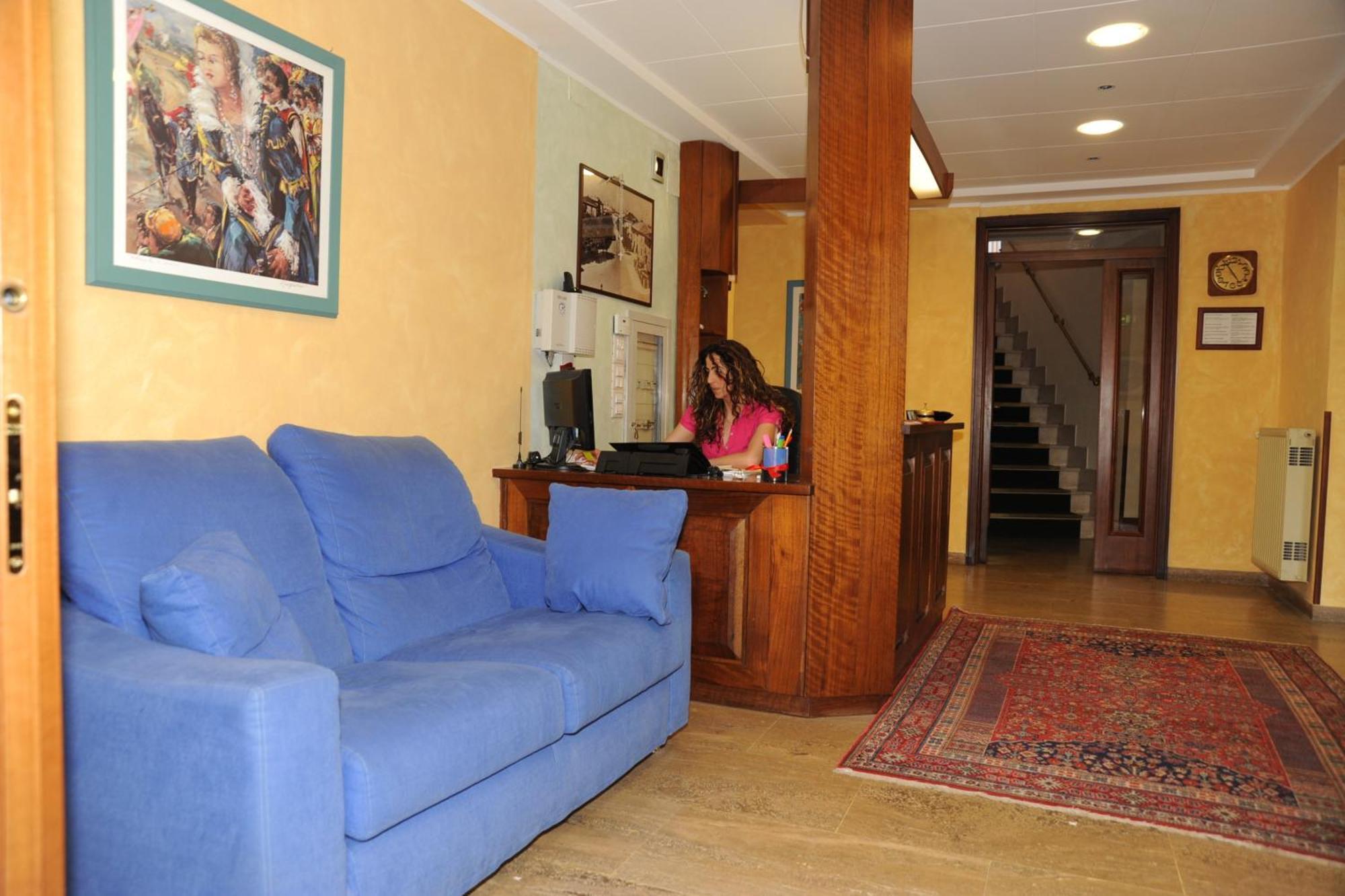 Hotel Valentini Inn Foligno Extérieur photo