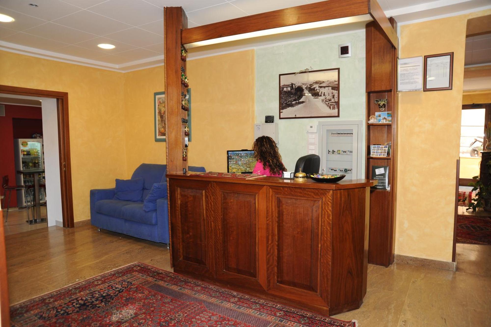 Hotel Valentini Inn Foligno Extérieur photo